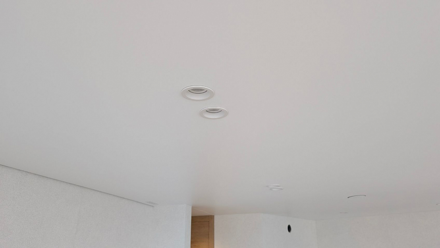 Точечный светильник LuxoLight Uno, белый LUX0102110*